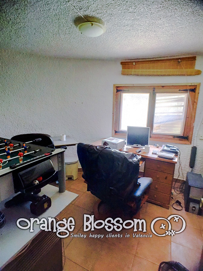 Charming country cottage style villa ideally located close to Gandia, only minutes from 11km of pristine, award-winning golden sandy beaches.