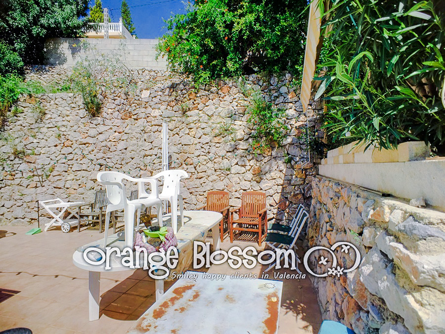 Charming country cottage style villa ideally located close to Gandia, only minutes from 11km of pristine, award-winning golden sandy beaches.