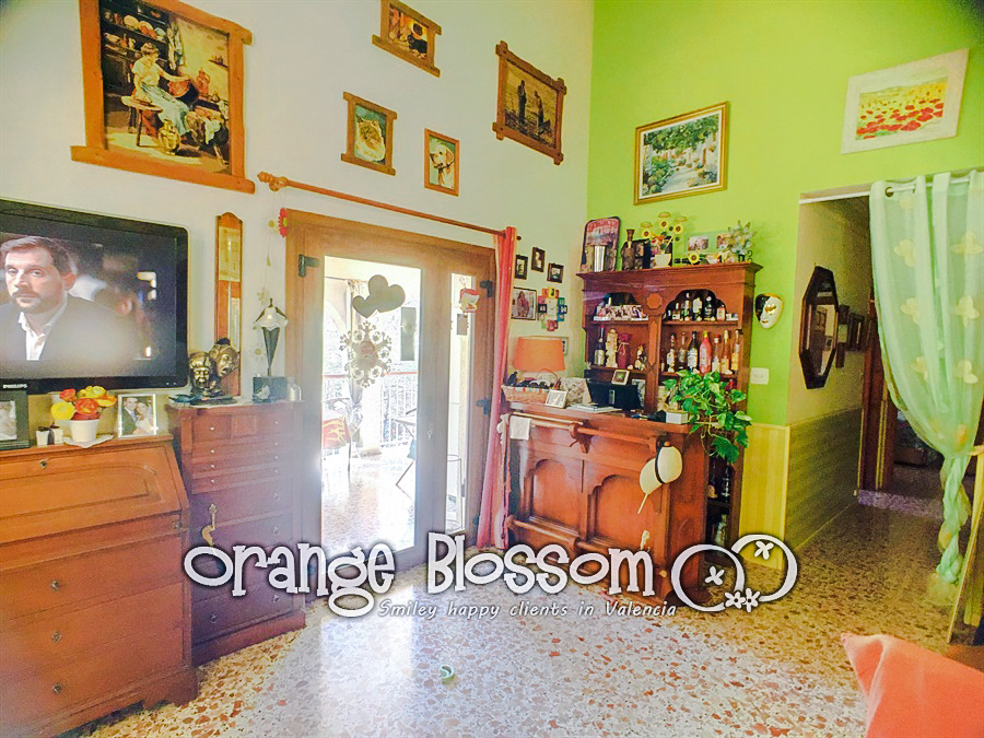 Charming country cottage style villa ideally located close to Gandia, only minutes from 11km of pristine, award-winning golden sandy beaches.