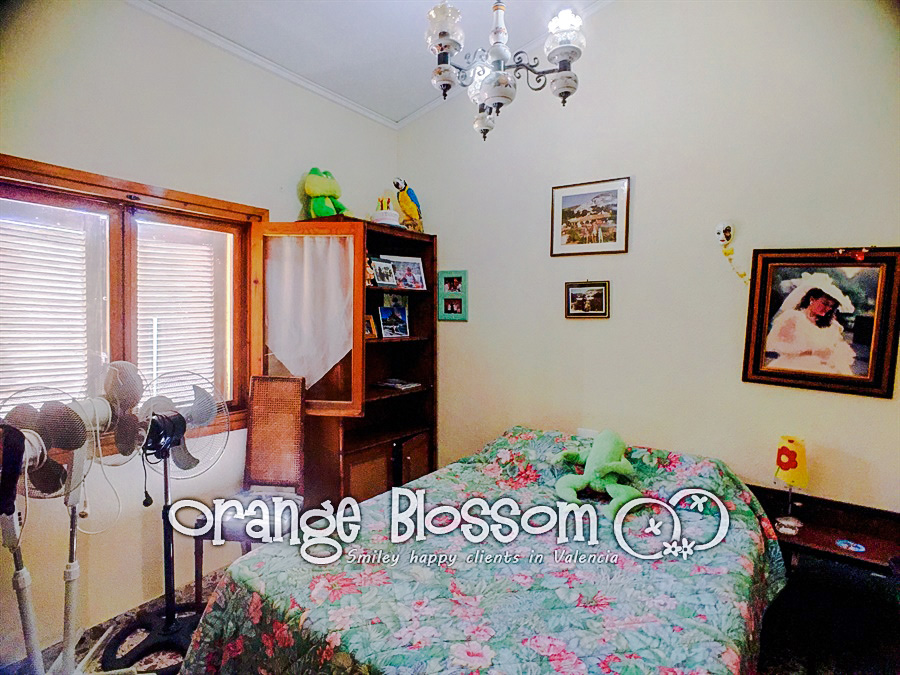 Charming country cottage style villa ideally located close to Gandia, only minutes from 11km of pristine, award-winning golden sandy beaches.