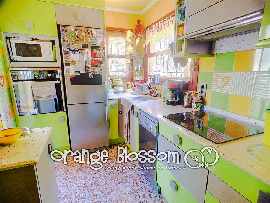 Charming country cottage style villa ideally located close to Gandia, only minutes from 11km of pristine, award-winning golden sandy beaches.