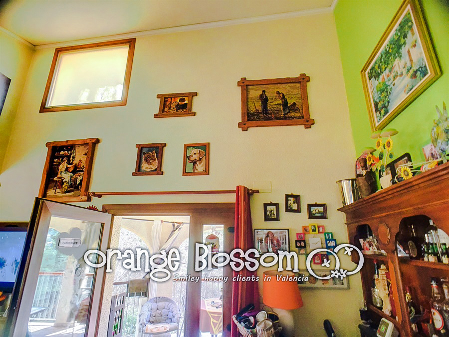 Charming country cottage style villa ideally located close to Gandia, only minutes from 11km of pristine, award-winning golden sandy beaches.