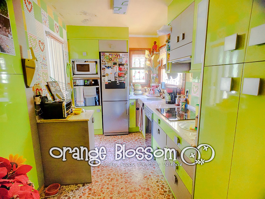 Charming country cottage style villa ideally located close to Gandia, only minutes from 11km of pristine, award-winning golden sandy beaches.