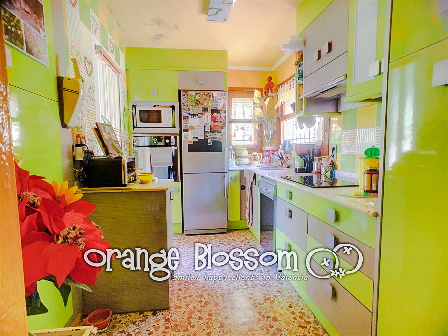 Charming country cottage style villa ideally located close to Gandia, only minutes from 11km of pristine, award-winning golden sandy beaches.