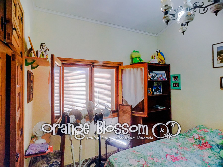 Charming country cottage style villa ideally located close to Gandia, only minutes from 11km of pristine, award-winning golden sandy beaches.