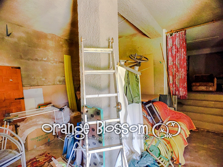 Charming country cottage style villa ideally located close to Gandia, only minutes from 11km of pristine, award-winning golden sandy beaches.