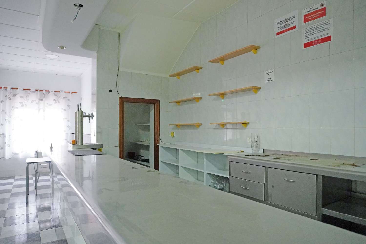 Bar with property for sale in Otos