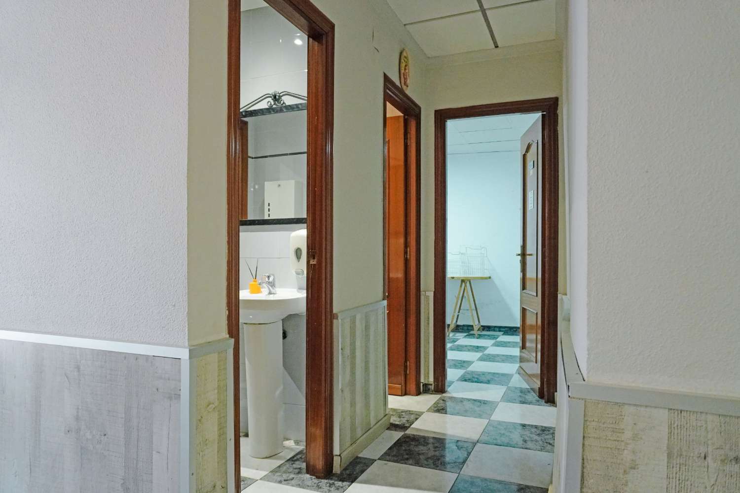 Bar with property for sale in Otos