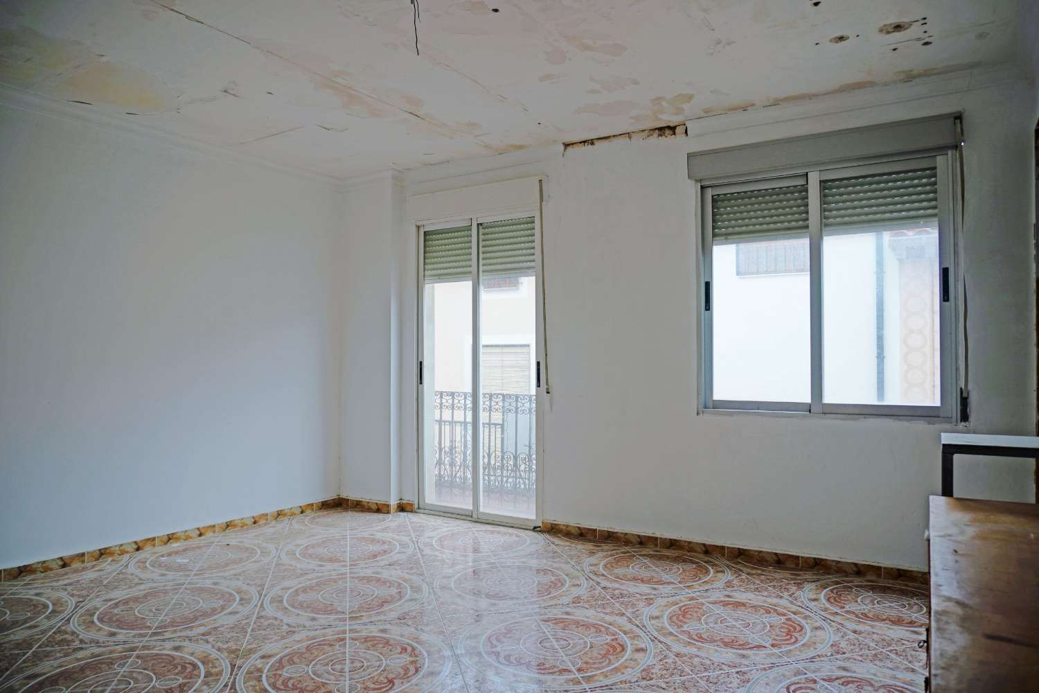 Bar with property for sale in Otos