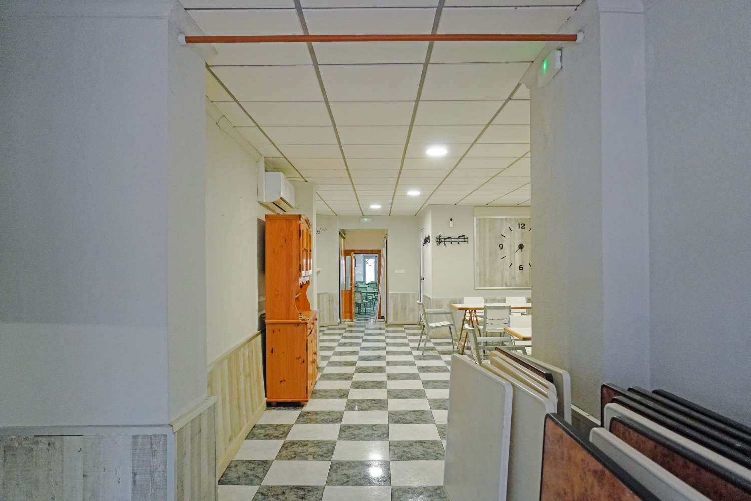 Bar with property for sale in Otos