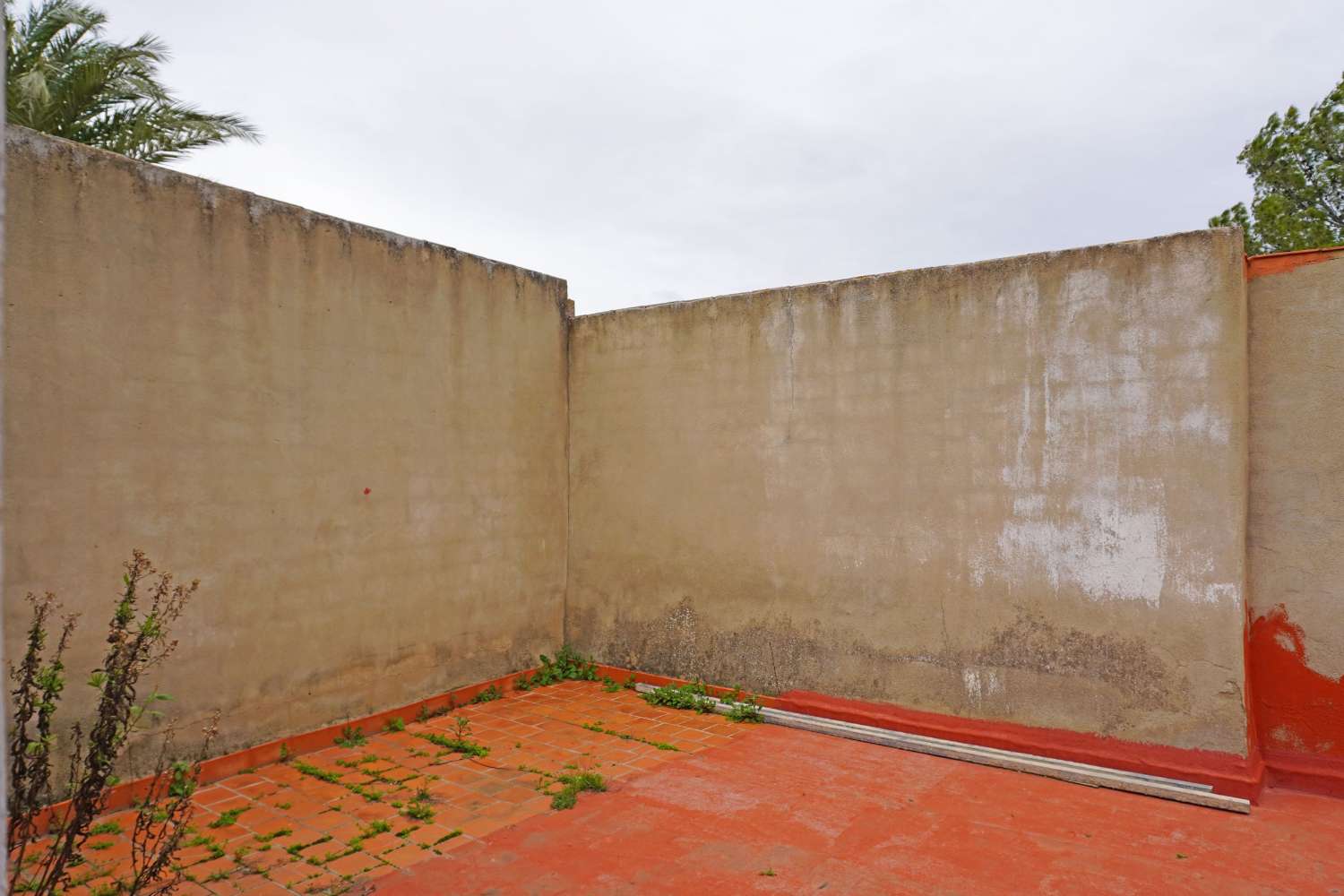 Bar with property for sale in Otos