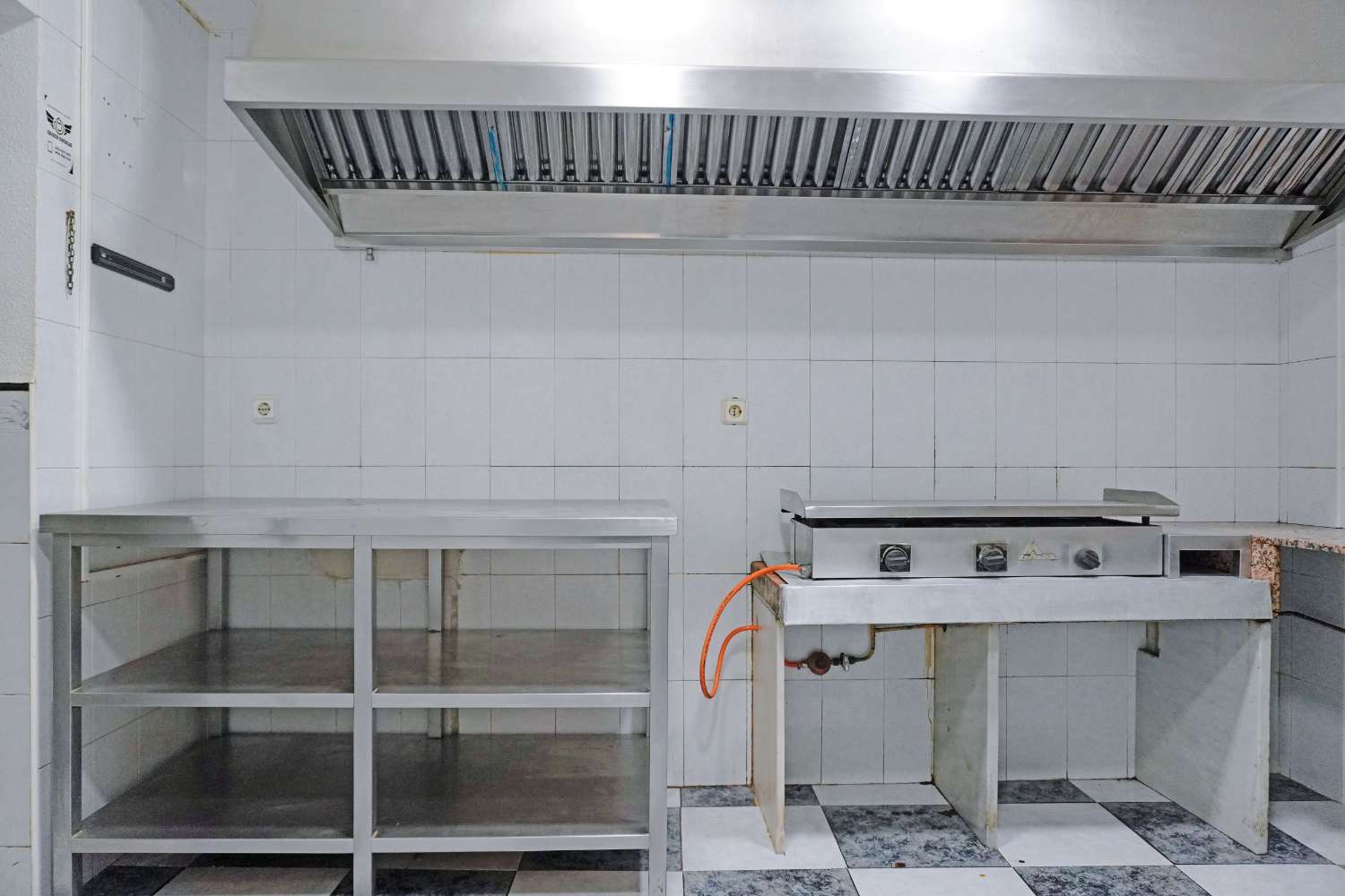 Bar with property for sale in Otos