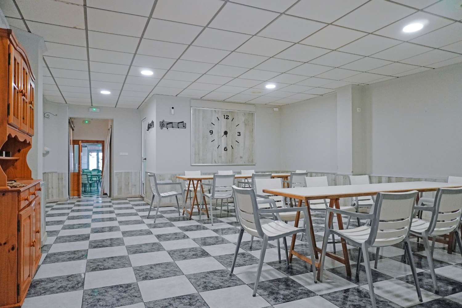 Bar with property for sale in Otos