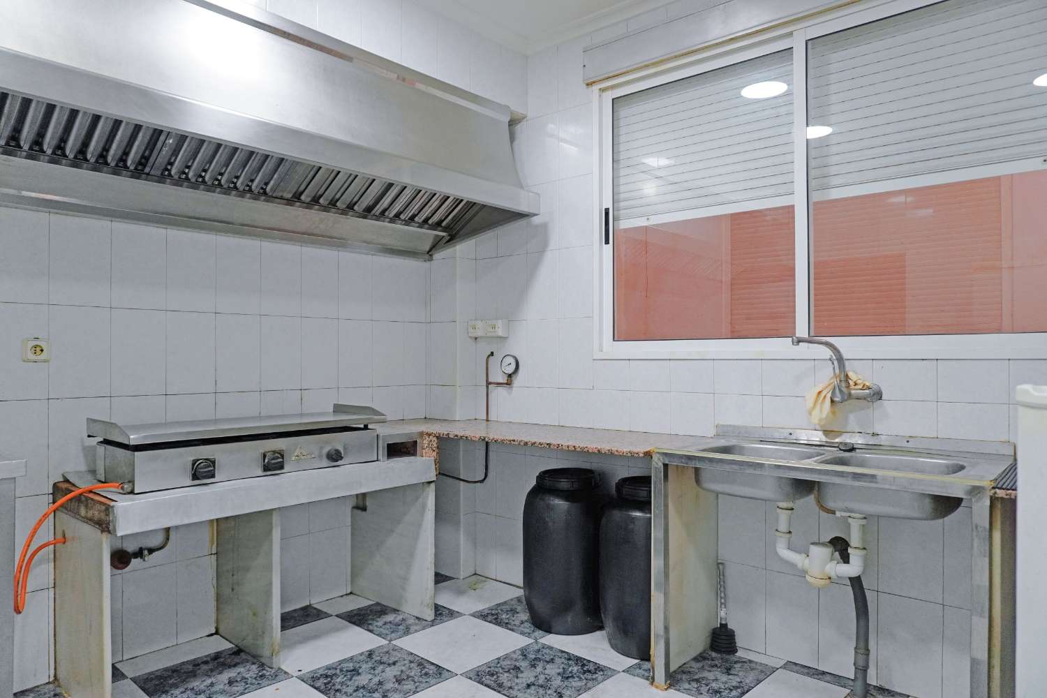 Bar with property for sale in Otos