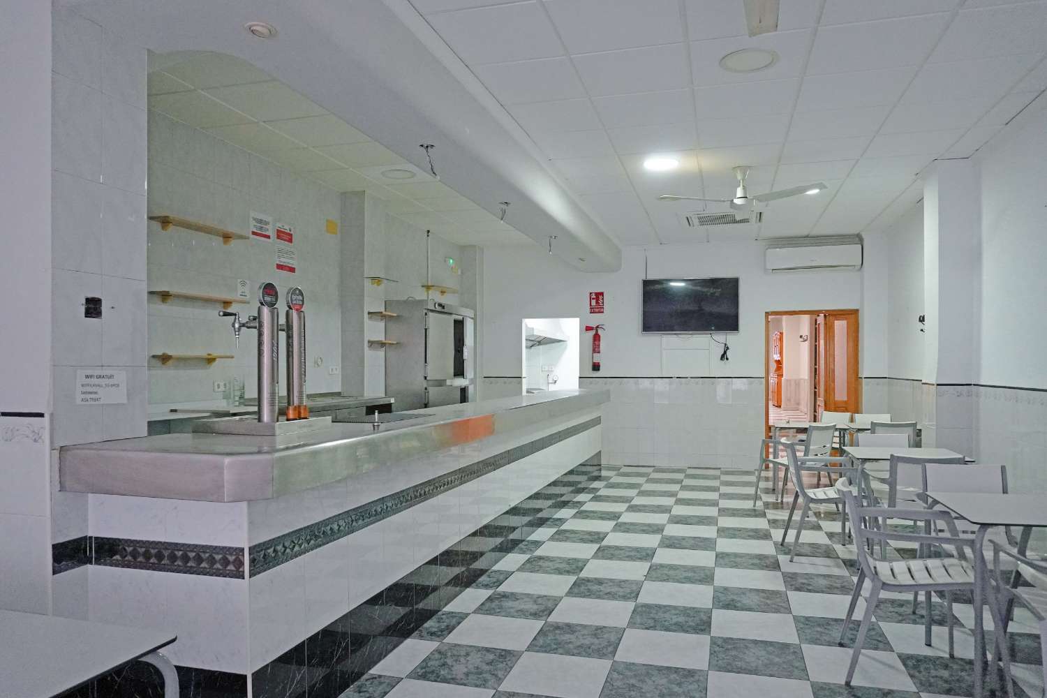 Bar with property for sale in Otos