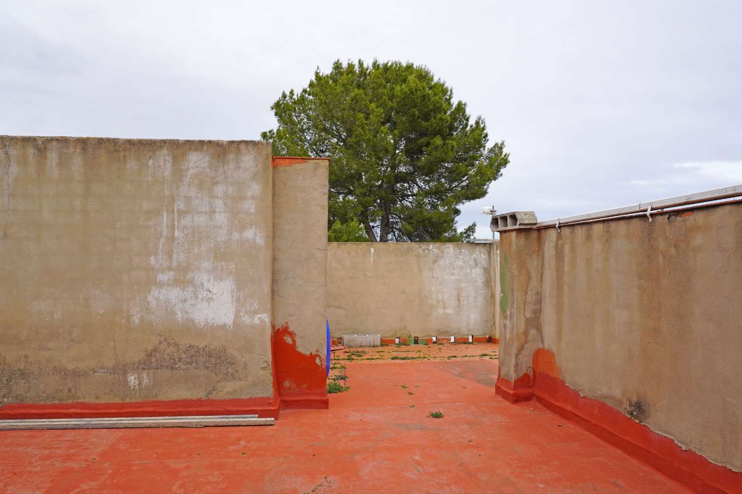 Bar with property for sale in Otos