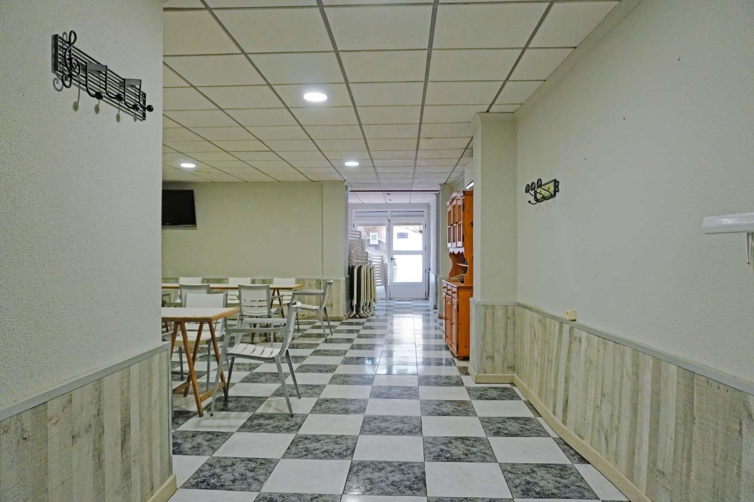 Bar with property for sale in Otos