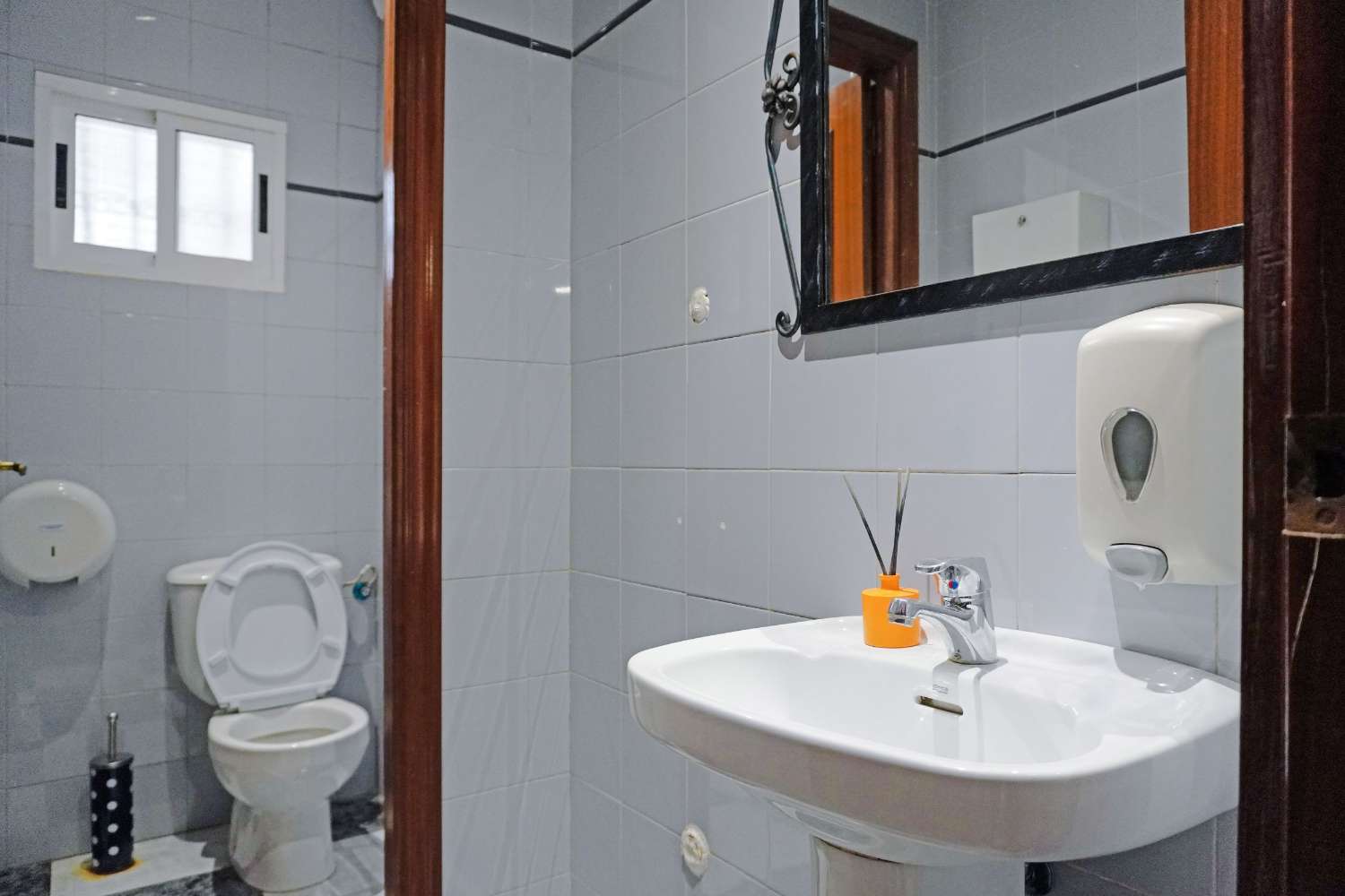 Bar with property for sale in Otos