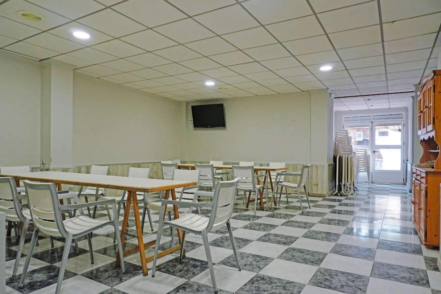 Bar with property for sale in Otos