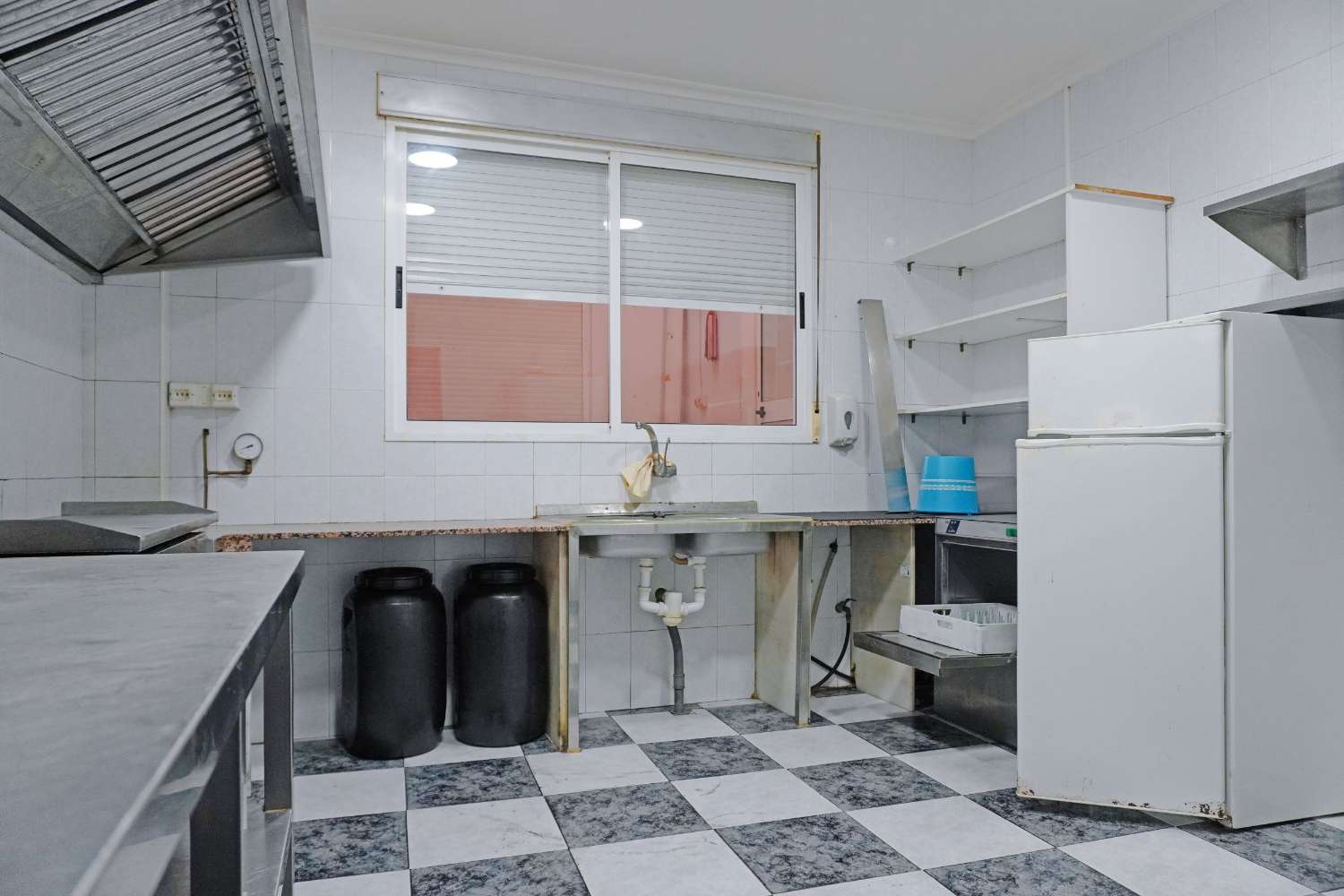 Bar with property for sale in Otos