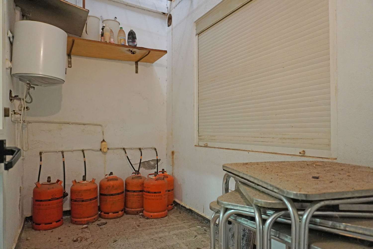 Bar with property for sale in Otos