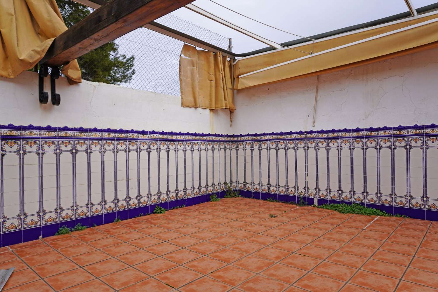 Bar with property for sale in Otos