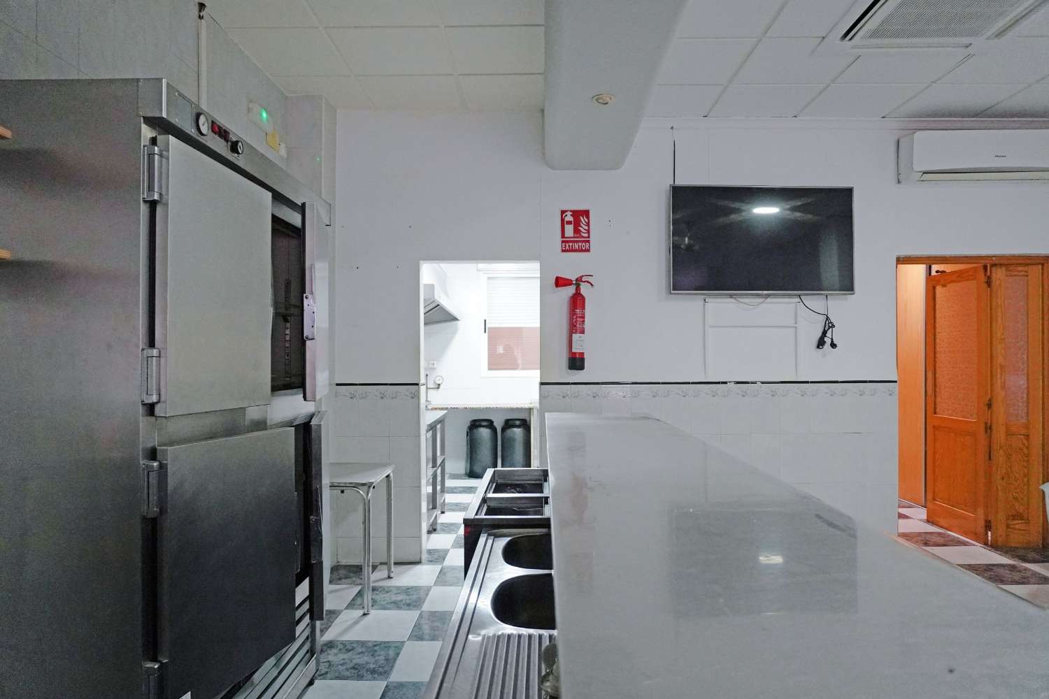 Bar with property for sale in Otos