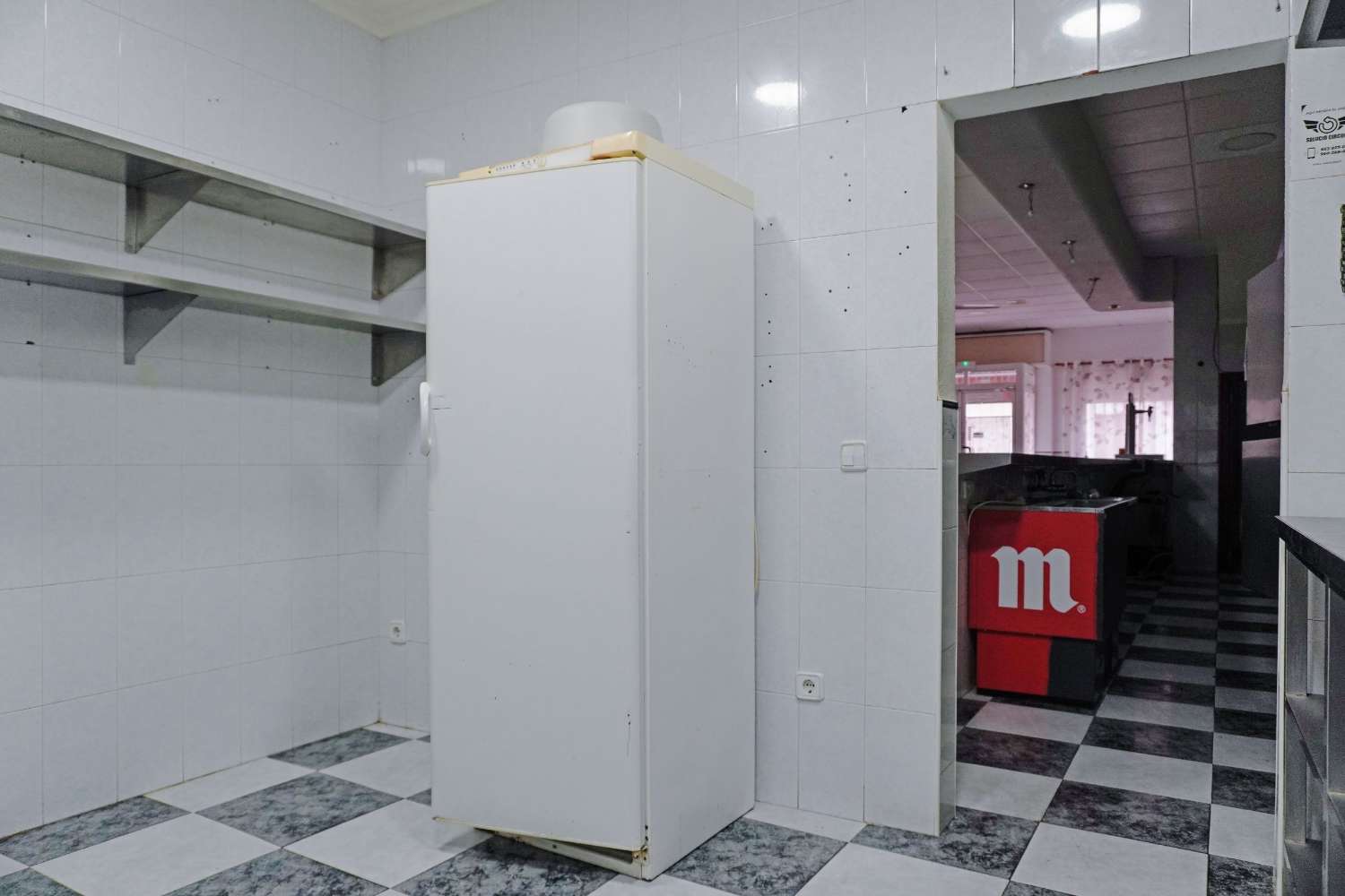 Bar with property for sale in Otos