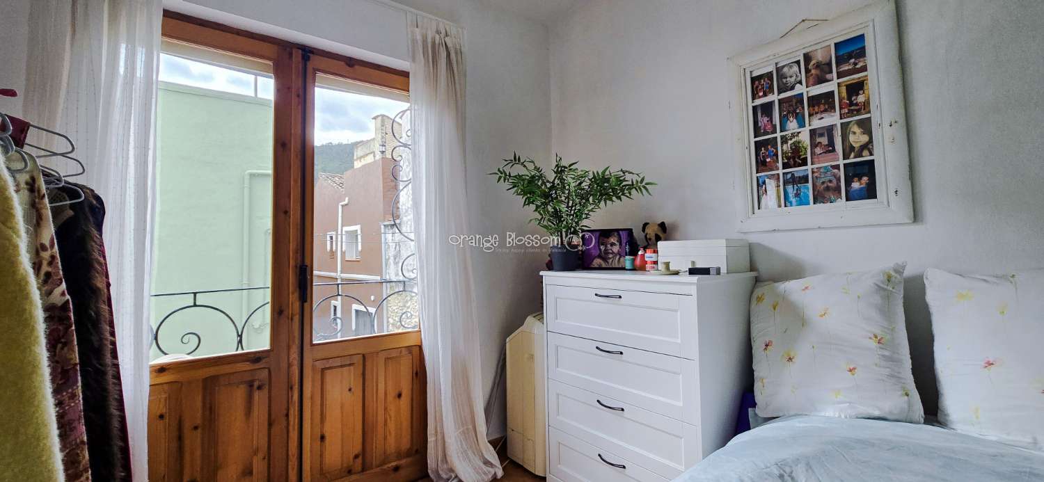 This is a truly charming and beautifully presented home, offering space, character and lifestyle in equal measure.