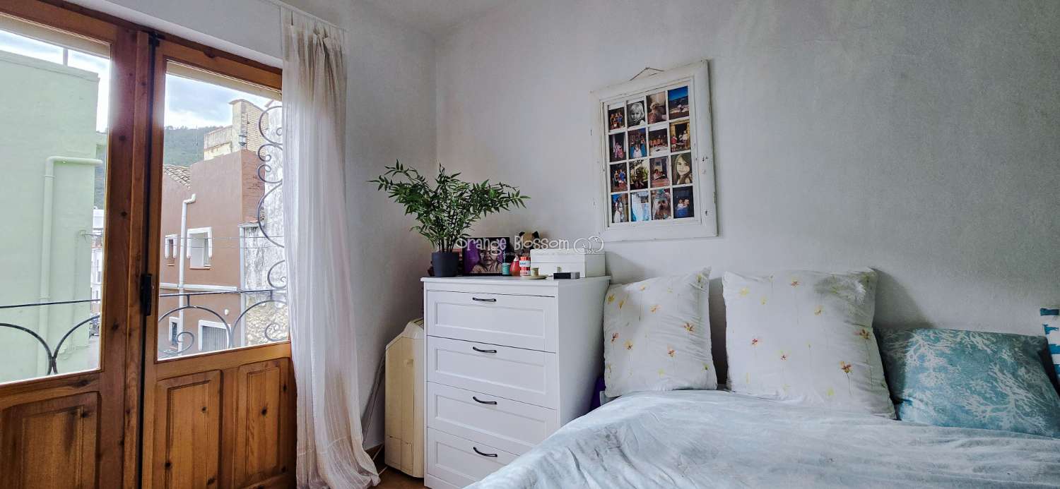 This is a truly charming and beautifully presented home, offering space, character and lifestyle in equal measure.