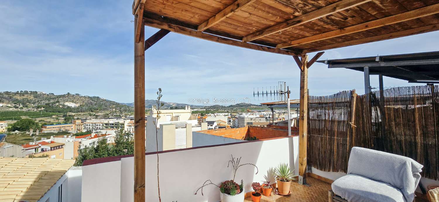 This is a truly charming and beautifully presented home, offering space, character and lifestyle in equal measure.