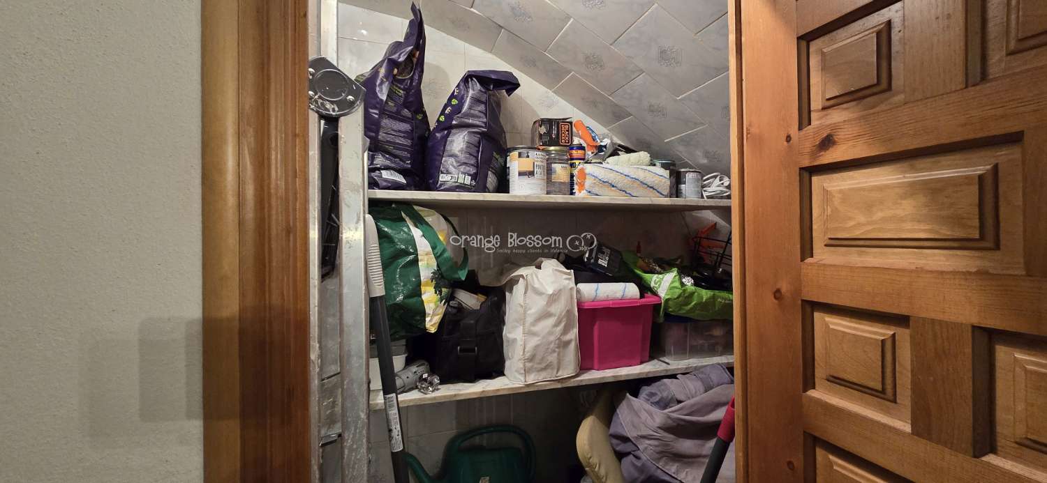 This is a truly charming and beautifully presented home, offering space, character and lifestyle in equal measure.