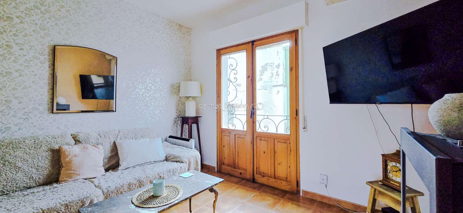 This is a truly charming and beautifully presented home, offering space, character and lifestyle in equal measure.