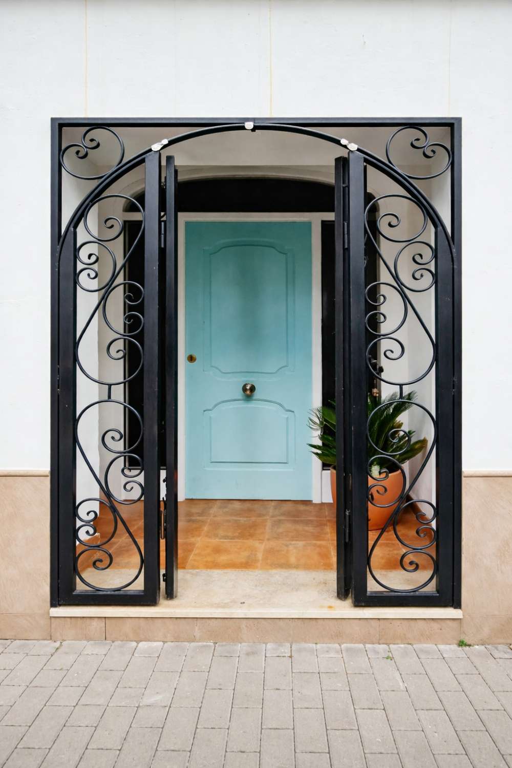 This is a truly charming and beautifully presented home, offering space, character and lifestyle in equal measure.