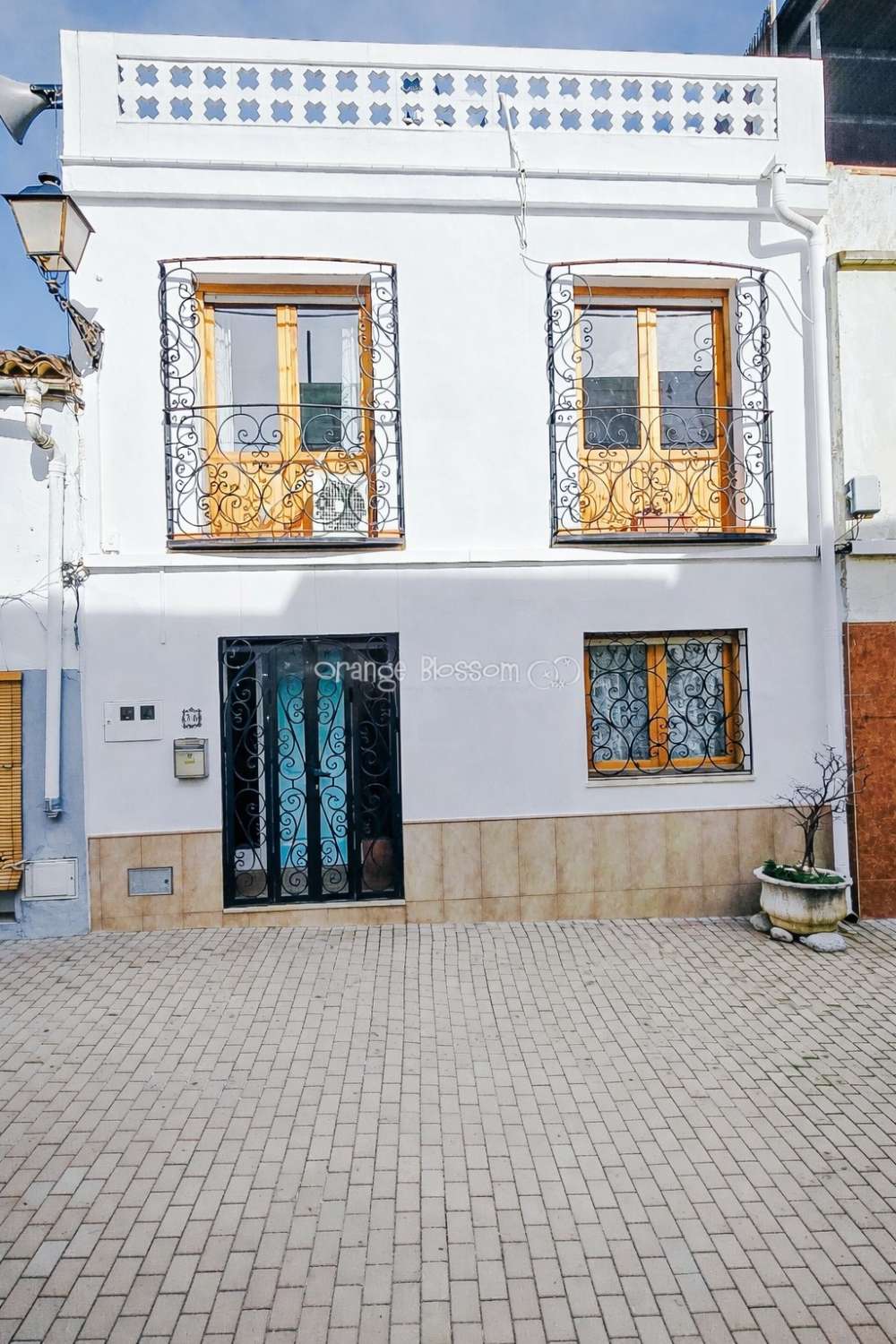 This is a truly charming and beautifully presented home, offering space, character and lifestyle in equal measure.