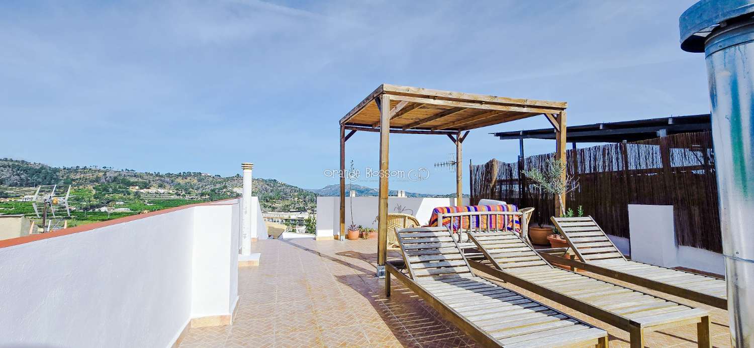 This is a truly charming and beautifully presented home, offering space, character and lifestyle in equal measure.