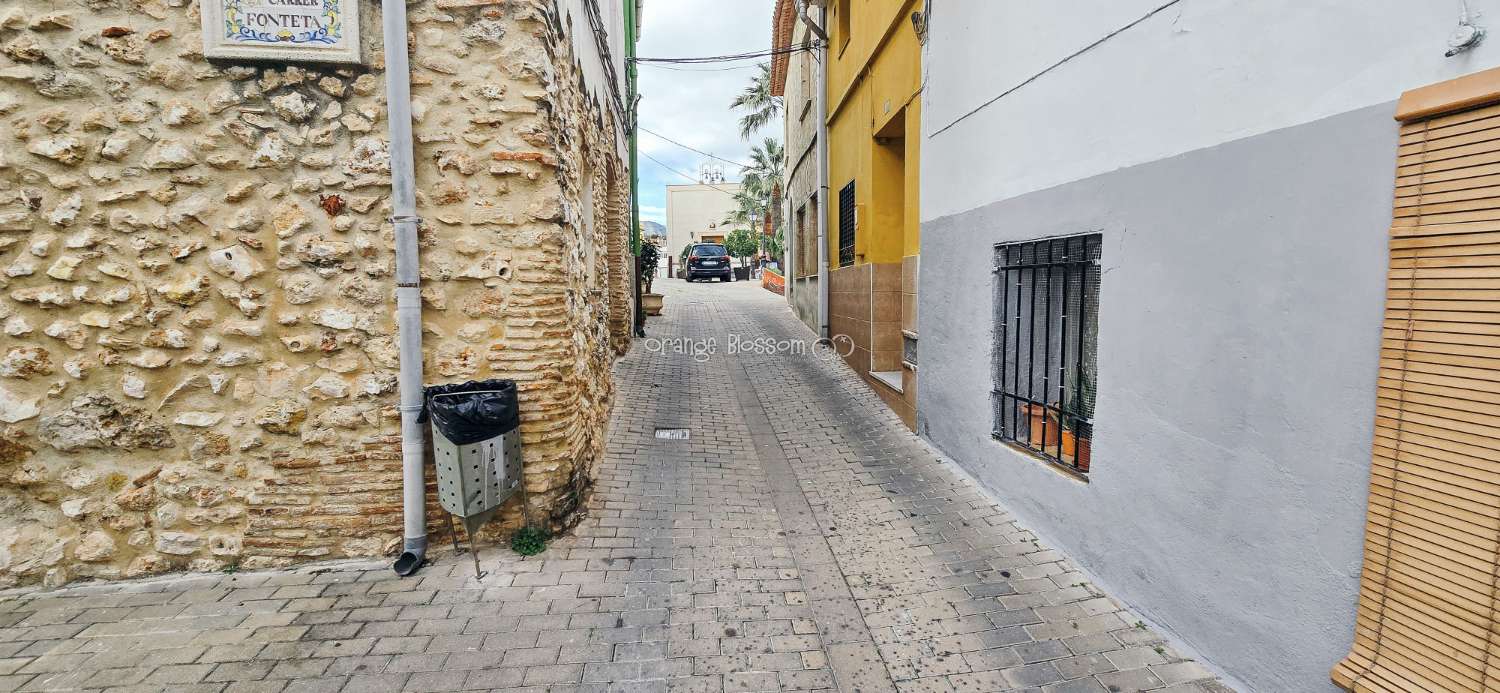 This is a truly charming and beautifully presented home, offering space, character and lifestyle in equal measure.