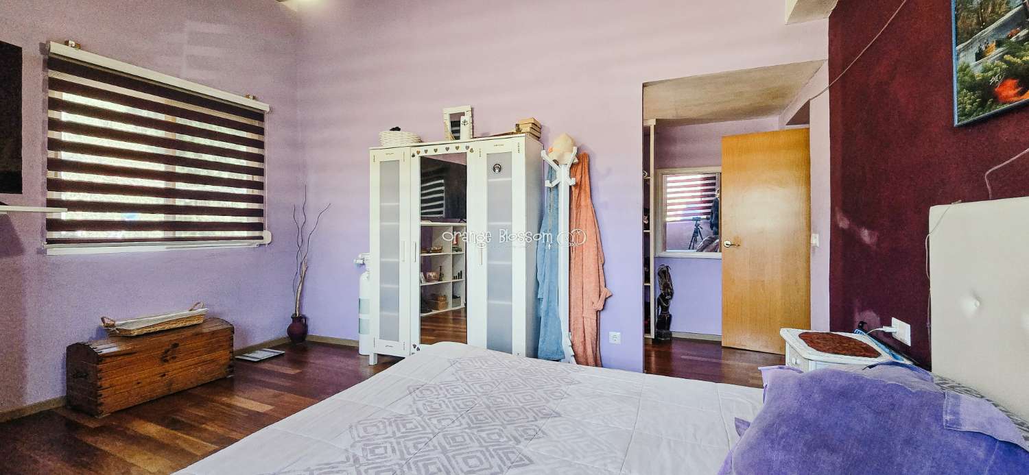 Here we are delighted to present a wonderful opportunity for those seeking space, privacy and the possibility of keeping horses.