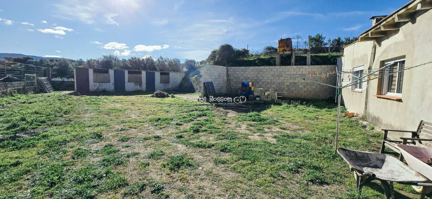 Here we are delighted to present a wonderful opportunity for those seeking space, privacy and the possibility of keeping horses.