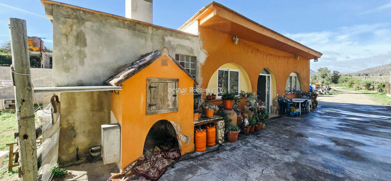 Here we are delighted to present a wonderful opportunity for those seeking space, privacy and the possibility of keeping horses.