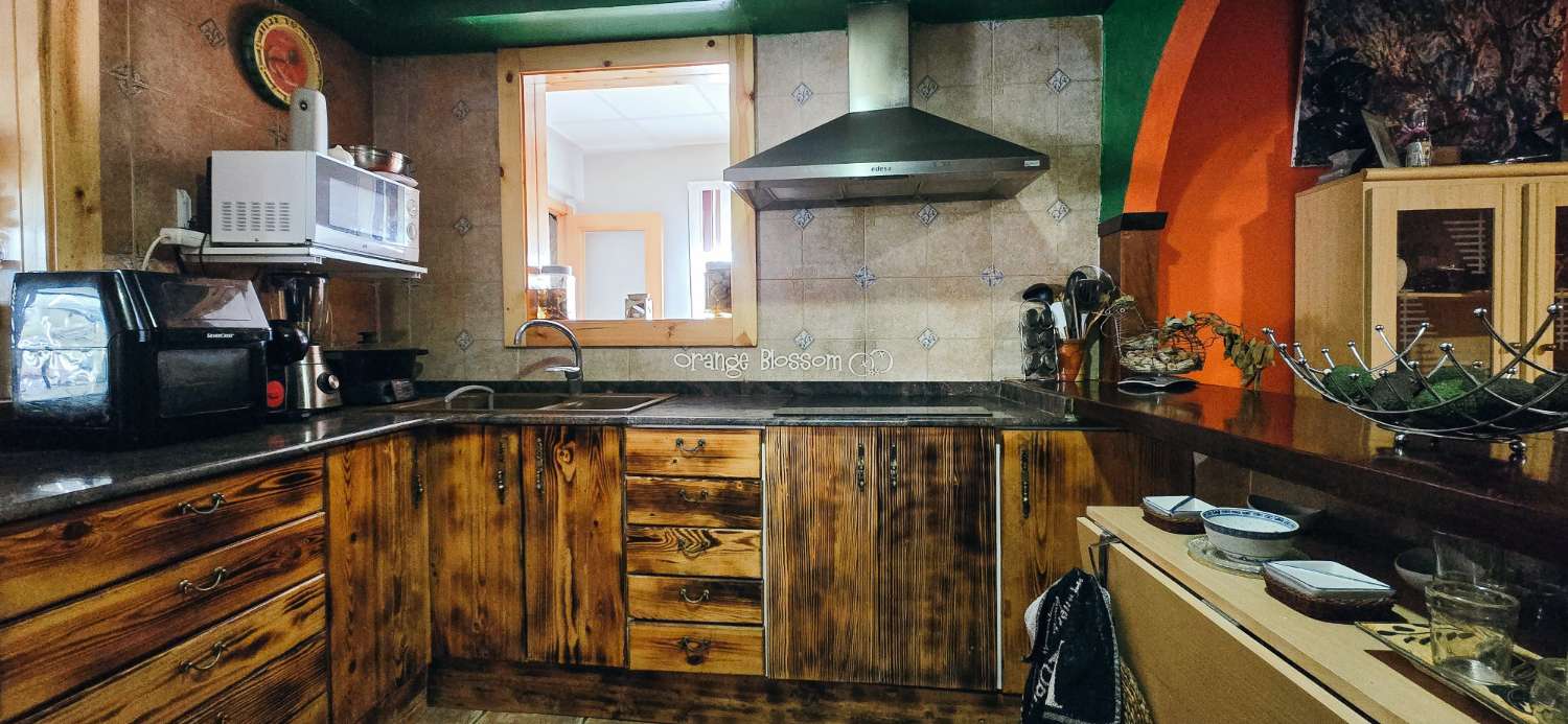 Here we are delighted to present a wonderful opportunity for those seeking space, privacy and the possibility of keeping horses.