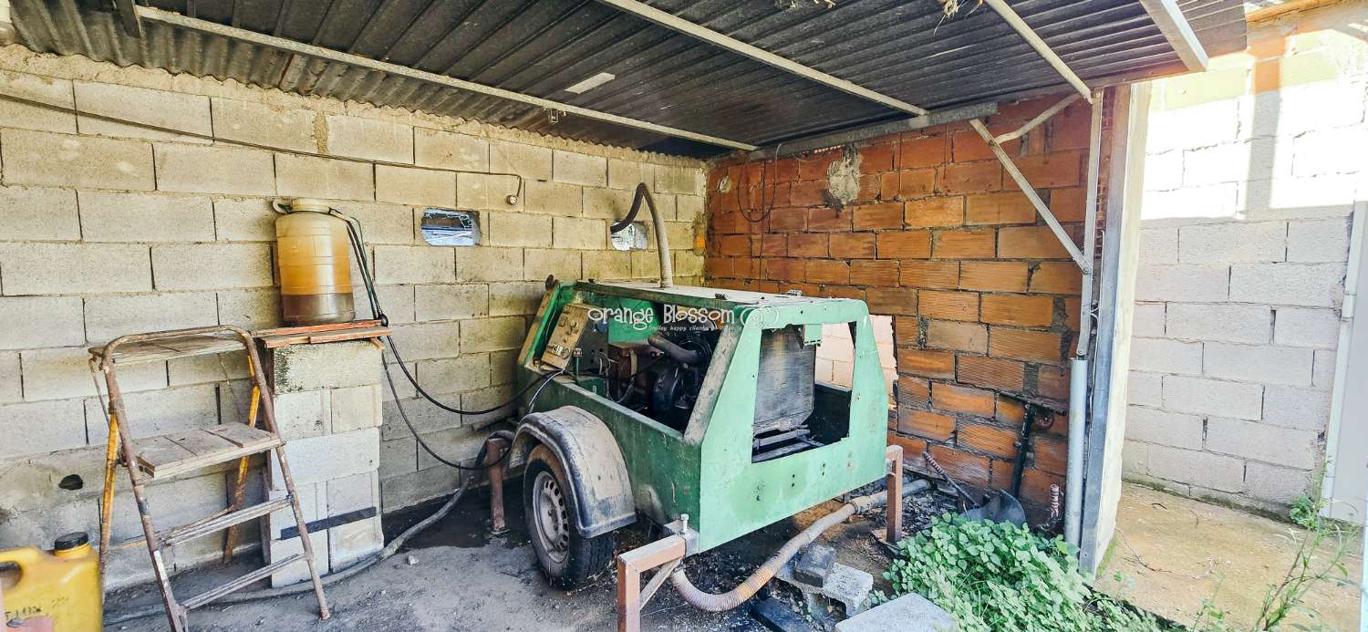 Here we are delighted to present a wonderful opportunity for those seeking space, privacy and the possibility of keeping horses.