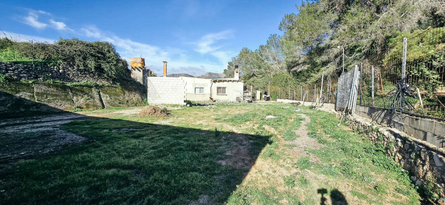 Here we are delighted to present a wonderful opportunity for those seeking space, privacy and the possibility of keeping horses.