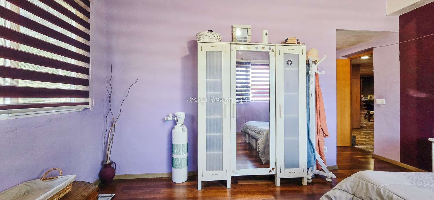 Here we are delighted to present a wonderful opportunity for those seeking space, privacy and the possibility of keeping horses.