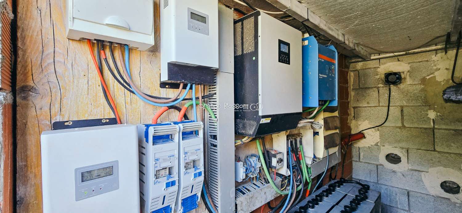 Here we are delighted to present a wonderful opportunity for those seeking space, privacy and the possibility of keeping horses.