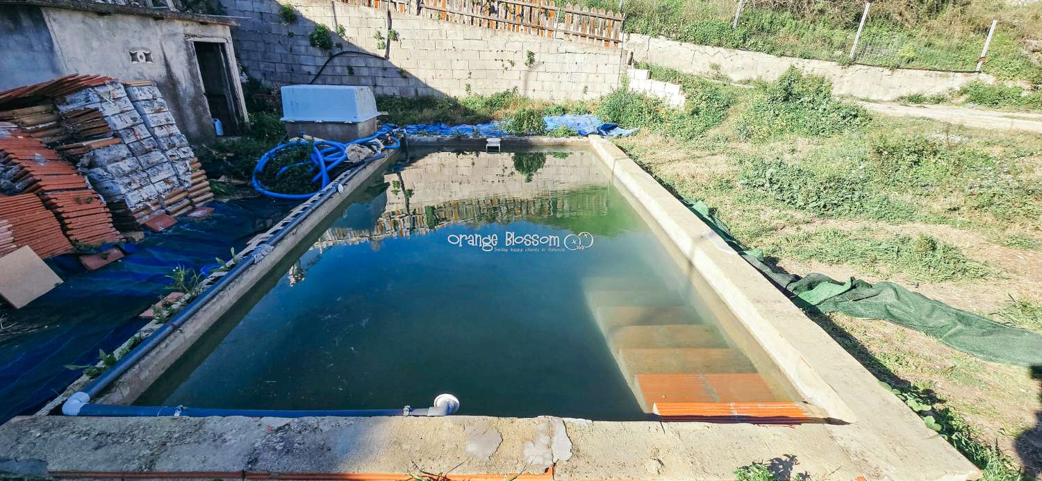 Here we are delighted to present a wonderful opportunity for those seeking space, privacy and the possibility of keeping horses.