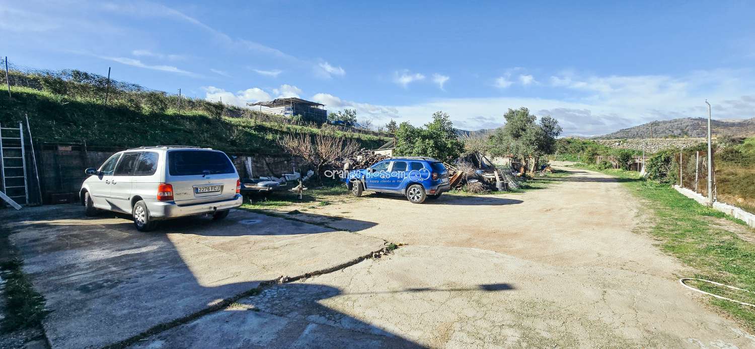 Here we are delighted to present a wonderful opportunity for those seeking space, privacy and the possibility of keeping horses.