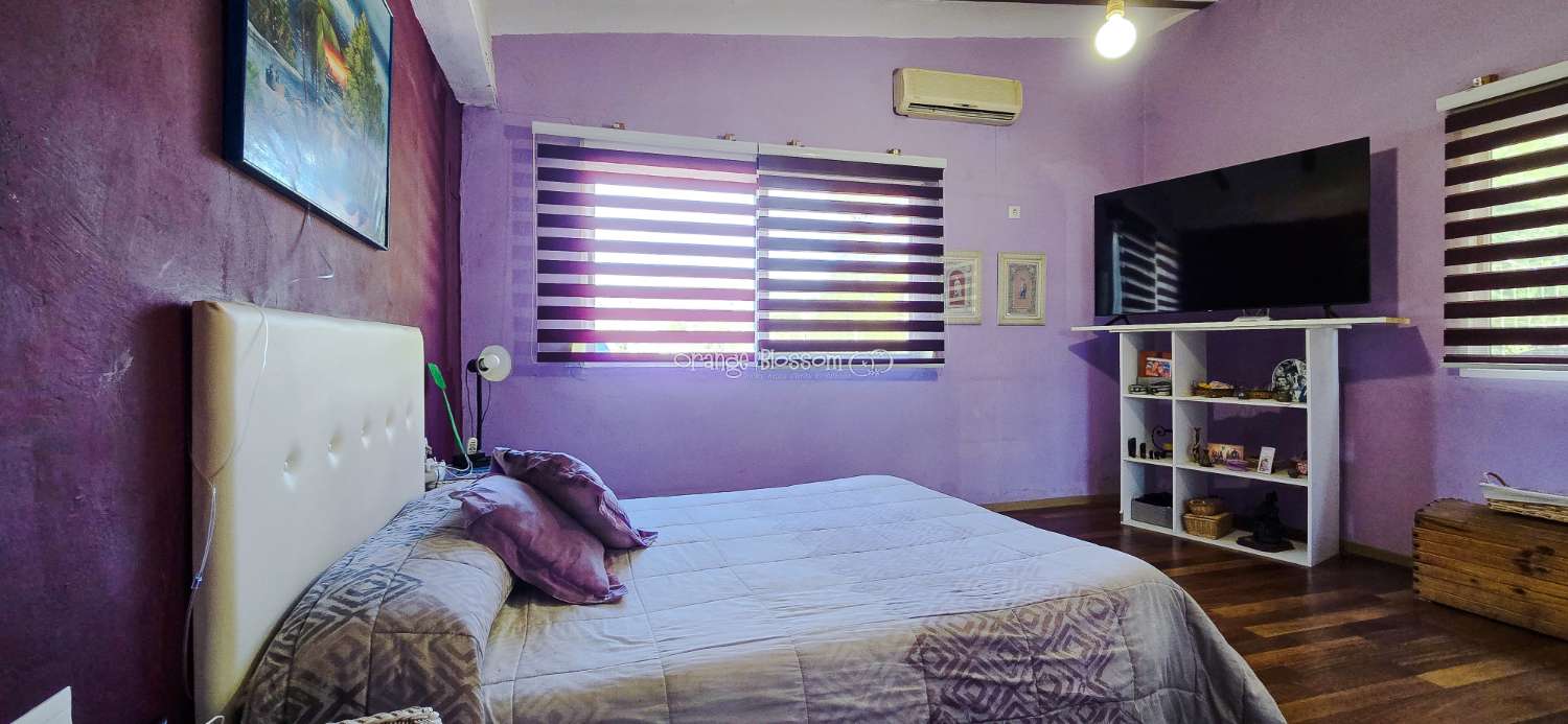 Here we are delighted to present a wonderful opportunity for those seeking space, privacy and the possibility of keeping horses.