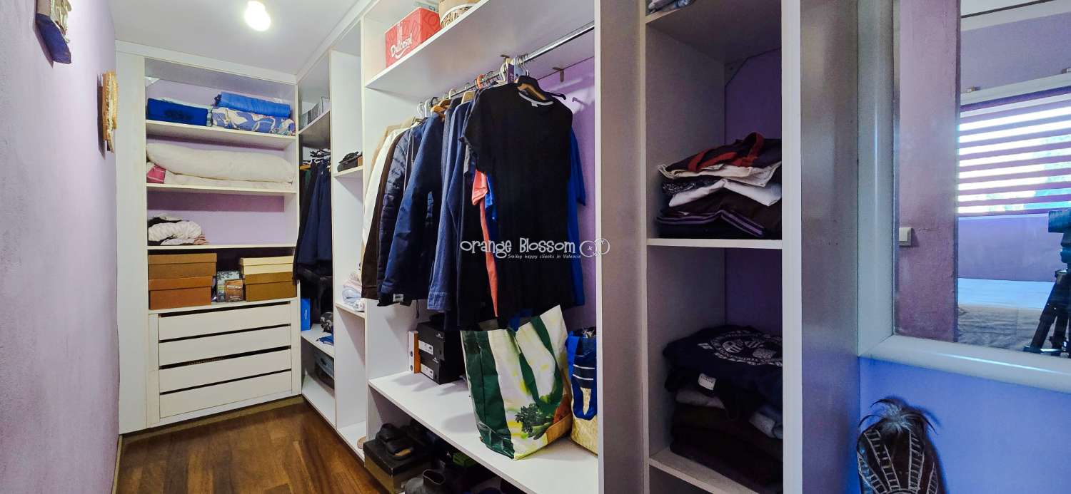 Here we are delighted to present a wonderful opportunity for those seeking space, privacy and the possibility of keeping horses.