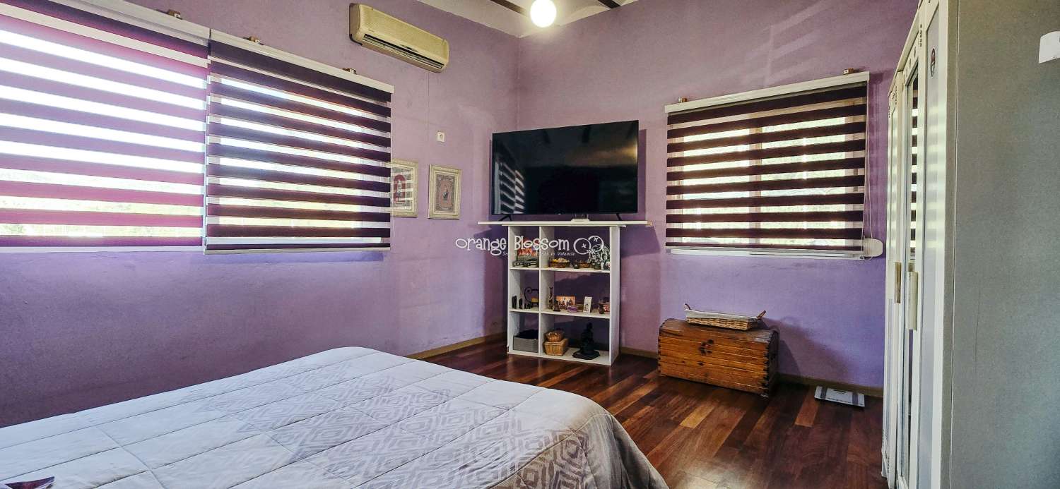 Here we are delighted to present a wonderful opportunity for those seeking space, privacy and the possibility of keeping horses.